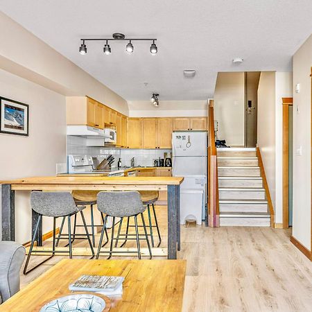 Canmore Mountain View Loft Apartment Heated Outdoor Pool Ngoại thất bức ảnh