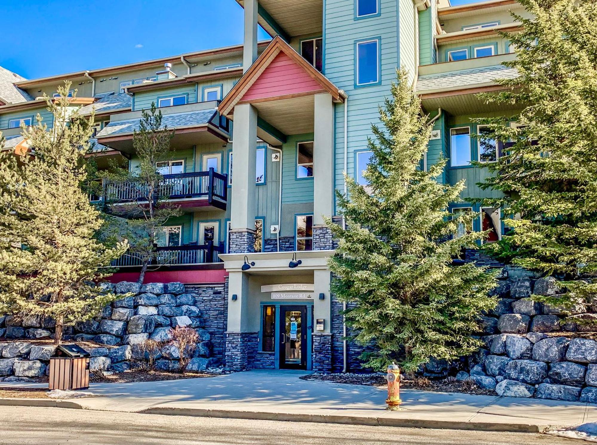 Canmore Mountain View Loft Apartment Heated Outdoor Pool Ngoại thất bức ảnh